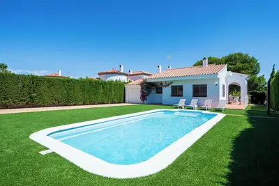Image de Villa 'Chalet a Pie Cala Forn con Piscina' avec piscine privée, terrasse et Wi-Fi