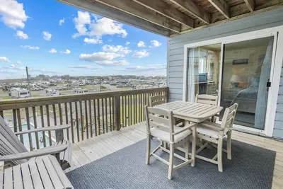 Image de Semi-Oceanfront Condo w/ Private Balcony, Resort Pool, Elevator, Beach Boardwalk