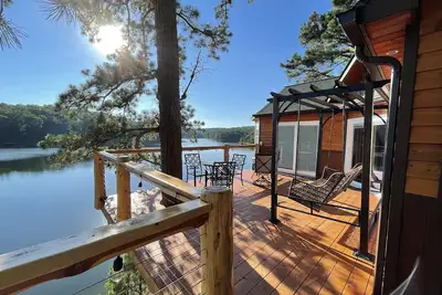 Image de Amazing lakeview Spring Lake Tree House #2 \"LoveLight\" w/ hot tub