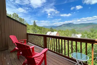 Image de Mountain-view condo with deck, W/D - close to ski/hike/shopping