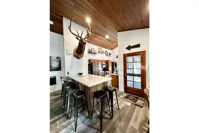 Image de Rustic/ modern peaceful cabin. Excellent ambiance.