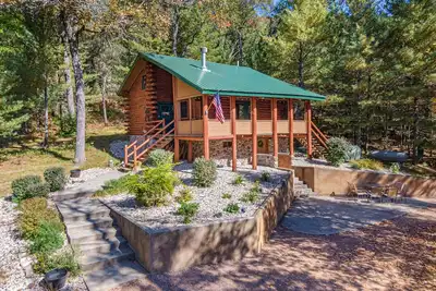 Image de Private Log Cabin in 10 Acre Forest