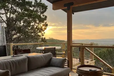 Image de Private Hill Country Home With Hot Tub And Expansive Views.