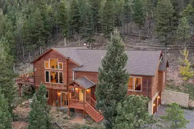 Image de Views! Mountain Cabin w/ Saltwater HotTub. Close to Ski Resorts & Red Rocks