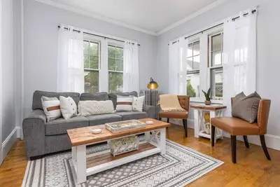 Image de Classic Boutique Farmhouse - Walk to Town - Historic Charm