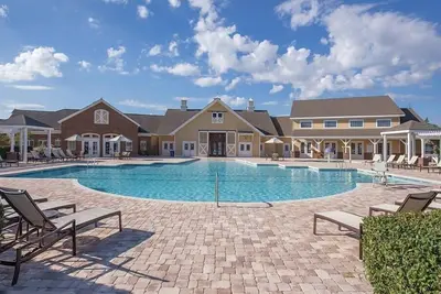 Image de Relax in Style: 1br Condo w/ Balcony at Wyndham Gg
