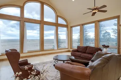 Image de Ranchette Living near Frontier Days! Views! Spacious!