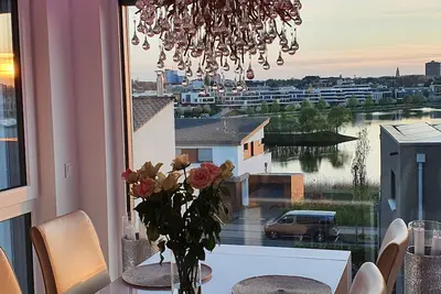 Image de Private accommodation with roof terrace on Lake Phoenix