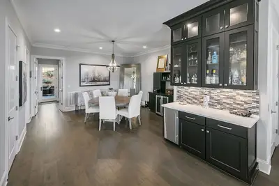 Image de Gorgeous 1. 5 year New Villa w/ Elevator in Gettysvue Cc