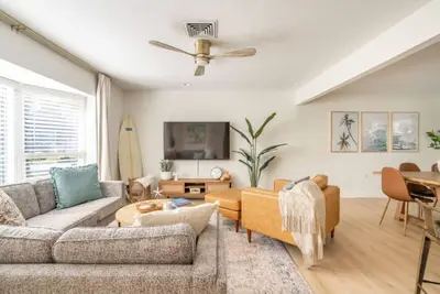 Image de 5-Bedroom Oasis w/ Swimming Pool & Near the Beach