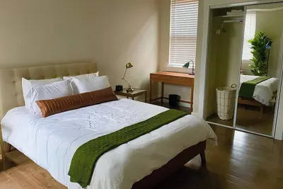 Image de Downtown, contemporary, 2 bedroom, Roof Terrace! 4b