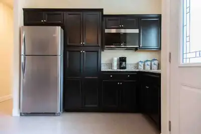 Image de High-End, 1 Bedroom In-Law-Suite(Private Entrance)