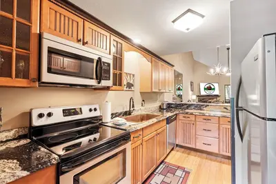 Image de Lake View Condo! 2 Br + Loft, Screened Porch Overlooking Lake Taneycomo, Resort Perks, Ticket Deals