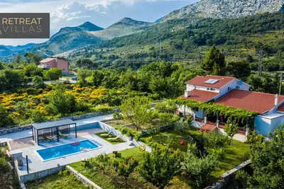 Image de Villa Eleona w/private saltwater pool, garden and amazing mountain view