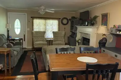 Image de Comfy Country House -  Beds for 8 - 20 minutes from Auburn \nLarge yard, parking