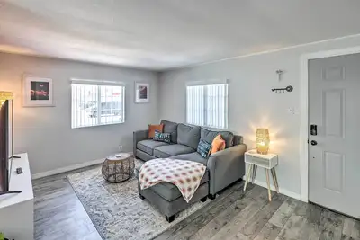 Image de Updated Escape w/ Game Room 1 Block to River!