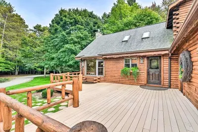 Image de The perfect den surrounded by natures beauty to enjoy with your loved ones!