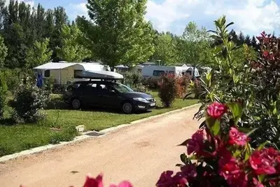 Image de Mobil home L'Aigoual Premium 33m² (3 chambres) + terrasse semi-couverte 18m² + Tv + Lv + Clim 6 personnes