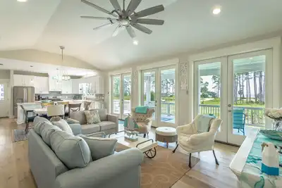 Image de Spring Special! \"Rested & Ready\" Charming, family-sized home with bay views