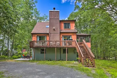 Image de Bushkill House w/ Deck & Community Amenities!