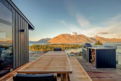 Image de Walking distance to central queenstown (less than 1. 5km)