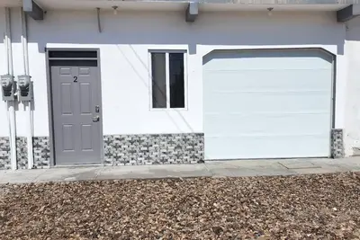 Image de 10 Min From Beach! ! 4 Queen beds