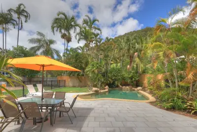 Image de Island View Unit 2 - Renovated, modern and across the road from Geoffrey Bay Beach