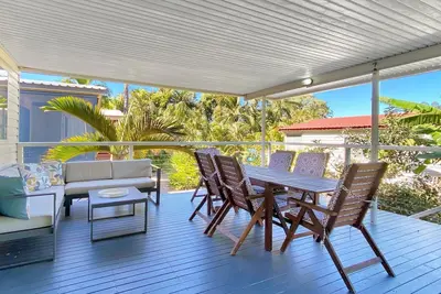 Image de Magnetic Haven Unit 5 - Renovated with warm style, fabulous alfresco entertaining and complex pool