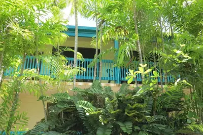 Image de Magnetic Reef 7 - Relaxing tropical getaway with lush gardens and complex pool, minutes to Alma Bay