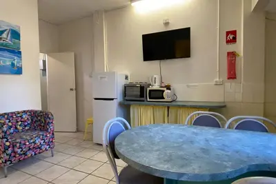 The Captain's Manor on Cook 9 - Compact, affordable and just minutes to Alma Bay