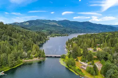 Image de Relaxing Lakeside Bungalow, Walking distance to Lake Samish Park