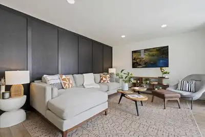 Image de The Maverick | Stunning 4 bd/3b-15 min to Downtown