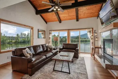 Image de Lakefront Townhome w\/Boat Slip, Downtown, Ideal for Families