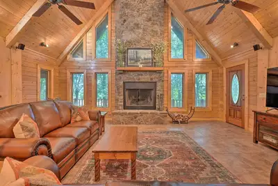 Image de ‘Country Cabin’ w/ Wraparound Deck & Views!