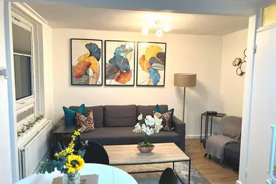 Image de Urban Chic 4Bedroom/2Bathroom Duplex Flat with Free Wifi & Parking