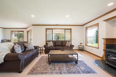 Image de Twin Fawn Estate - Nestled in 160 acres of Rolling Hills & Cabernet Grape Vines