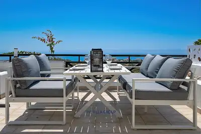 Image de Newly refurbished 2 bedroom apartment - communal pool