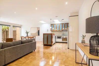 Image de Elwood Sanctuary - walking distance to the beach