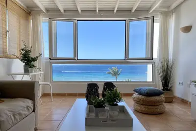 Image de Tabaibas apartment in Puerto del Carmen, cozy in front of the sea with Wifi and Ac