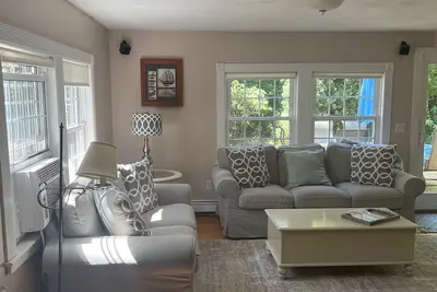 Image de Water View at this relaxing cottage, corner lot