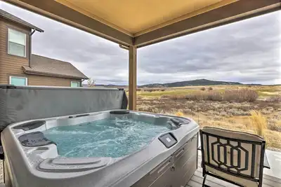 Image de 3 Mi to Granby Ranch: Home w/ Hot Tub & Mtn Views!