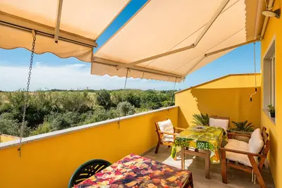 Maison de vacances \"Domus Luna\" avec vue sur le lac, terrasse et climatisation.