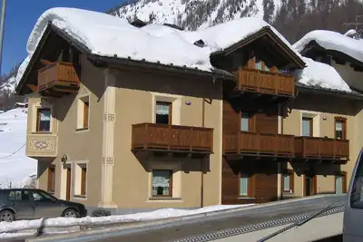 Image de Appartement \"Baita Pemont\" avec vue sur les montagnes, balcons et Wi-Fi.