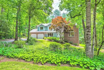 Image de Spacious Family Home Near Hiking & Breweries!