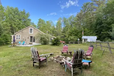 Image de Cozy Cottage w/ Lil' Pond, Fenced Yard & Firepit (Dog friendly! )