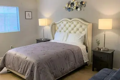 Image de ✿ Simple, Cozy & Comfy Condo-Pineapple Express ✿