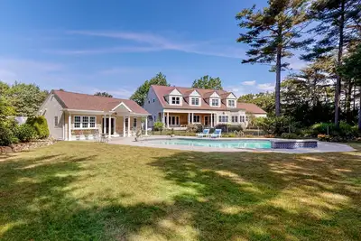 Image de Delightful escape with private pool, horseshoe pit, home gym, fast WiFi & grill