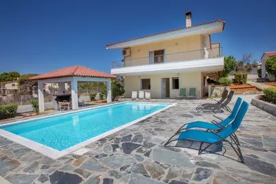Villa with Private S. Pool-Theologos by Ghh