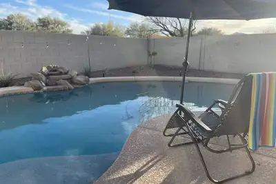 Image de Az Sun & Serenity: 4br home w/Heated Pool, Bbq Island, Prime location– Sleeps 12