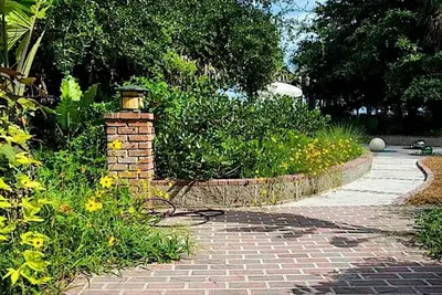 Image de Bohemian Lodge in an Enchanted Garden-by-the-Sea; 3-min walk to Private Beach